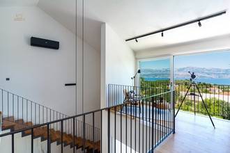 Thumbnail von Modern house with heated pool and sea view