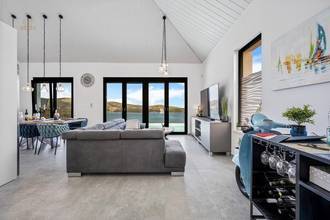 Thumbnail von Modern villa with swimming pool and sea view in the Primosten / Sibenik region