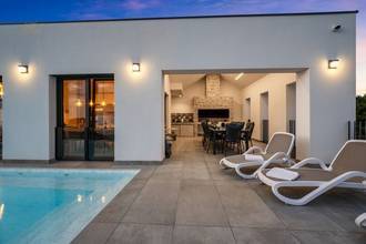Thumbnail von Modern villa with swimming pool and sea view in the Primosten / Sibenik region