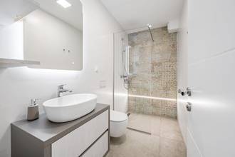 Thumbnail von Modern villa with swimming pool and sea view in the Primosten / Sibenik region