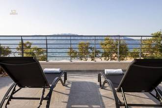 Thumbnail von Luxurious villa in first line to the sea with pool and sea view