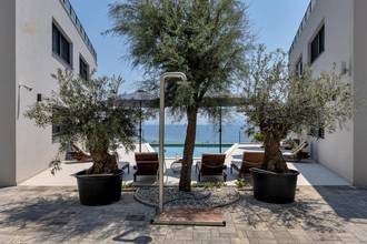 Thumbnail von Luxury apartment in first line to the sea with pool and sea view