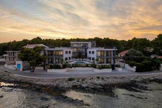 Thumbnail von Luxury apartment in first line to the sea with pool and sea view
