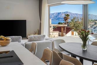 Thumbnail von Modern villa with swimming pool and sea view