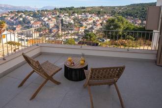 Thumbnail von Modern villa with swimming pool and sea view