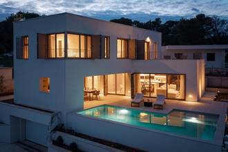 Thumbnail von Modern villa with swimming pool and sea view