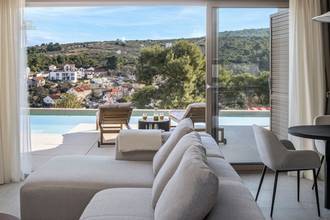 Thumbnail von Modern villa with swimming pool and sea view