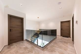 Thumbnail von Luxury villa with infinity pool and sea view