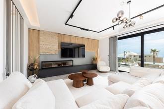 Thumbnail von Luxury villa with infinity pool and sea view