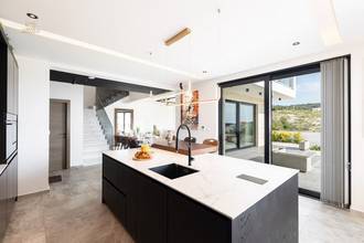 Thumbnail von Luxury villa with infinity pool and sea view