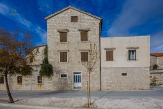 Thumbnail von Historic stone house with sea view and garage