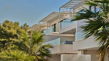 Thumbnail von Newly built luxury villas with a pool and sea view in the first line of the sea