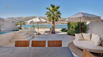 Thumbnail von Newly built luxury villas with a pool and sea view in the first line of the sea