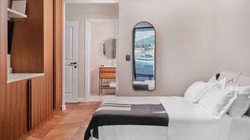 Thumbnail von Newly built luxury villas with a pool and sea view in the first line of the sea