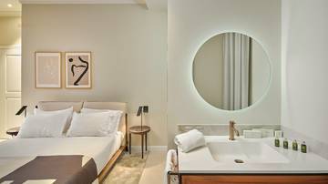 Thumbnail von Newly built luxury villas with a pool and sea view in the first line of the sea