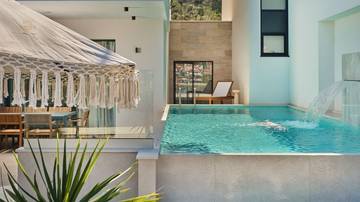 Thumbnail von Newly built luxury villas with a pool and sea view in the first line of the sea