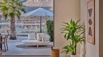 Thumbnail von Newly built luxury villas with a pool and sea view in the first line of the sea
