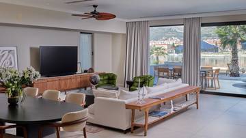 Thumbnail von Newly built luxury villas with a pool and sea view in the first line of the sea