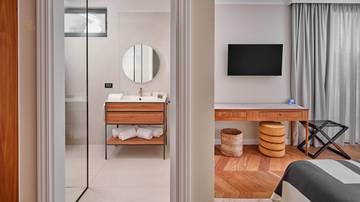 Thumbnail von Newly built luxury villas with a pool and sea view in the first line of the sea