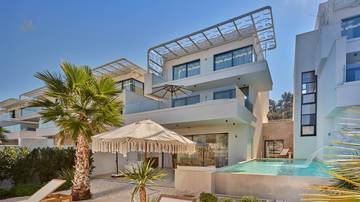 Thumbnail von Newly built luxury villas with a pool and sea view in the first line of the sea