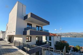 Thumbnail von Ground floor apartment with pool, garden, and sea view