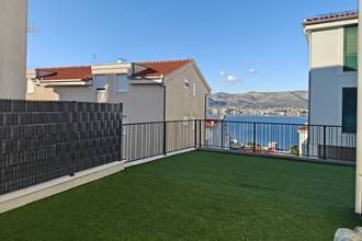 Thumbnail von Ground floor apartment with pool, garden, and sea view