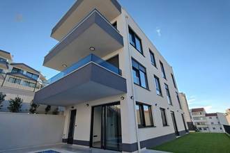 Thumbnail von Ground floor apartment with pool, garden, and sea view