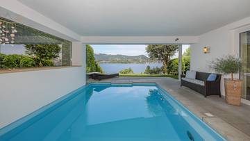 Thumbnail von Exclusive villa with pool by the lake