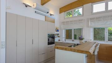 Thumbnail von Exclusive villa with pool by the lake