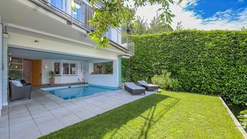 Thumbnail von Exclusive villa with pool by the lake