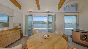 Thumbnail von Exclusive villa with pool by the lake