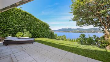Thumbnail von Exclusive villa with pool by the lake