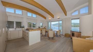 Thumbnail von Exclusive villa with pool by the lake