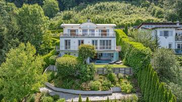 Thumbnail von Exclusive villa with pool by the lake