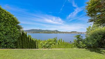 Thumbnail von Exclusive villa with pool by the lake