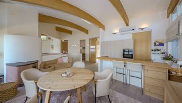 Thumbnail von Exclusive villa with pool by the lake