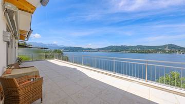 Thumbnail von Exclusive villa with pool by the lake