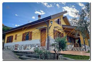 Thumbnail von Immogold Sicily, a huge villa with panoramic views in one of the most beautiful hilly landscapes of Sicily