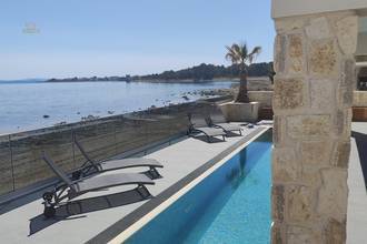 Thumbnail von Modern villa with pool in first row to the sea