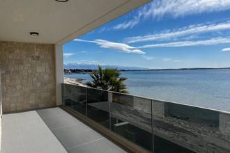 Thumbnail von Modern villa with pool in first row to the sea
