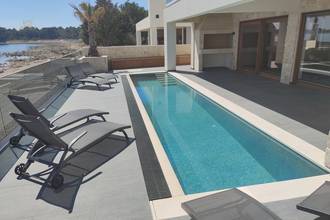 Thumbnail von Modern villa with pool in first row to the sea