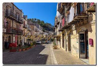 Thumbnail von Immogold Sicily Center!! Authentic house with two bedrooms in the Madonie Park, featuring interiors tiled with Sicilian stone and a panoramic terrace, freely based on the motto: “living with character with dazzling views.