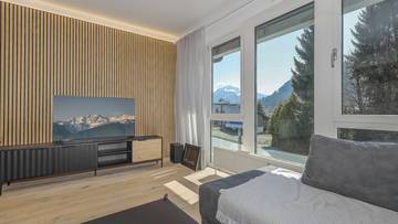 Thumbnail von High-quality renovated apartment with an exceptional sense of space