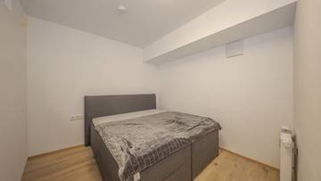Thumbnail von High-quality renovated apartment with an exceptional sense of space