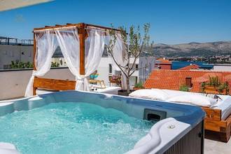 Thumbnail von Modern house with pool and rooftop terrace