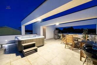 Thumbnail von Modern house with pool and rooftop terrace