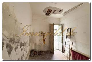 Thumbnail von Immogold Sicily In the city of Augusta, built by Swabians in the 13th century, located in the Syracuse region, a building awaiting complete renovation awaits you.
