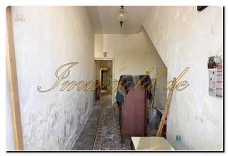 Thumbnail von Immogold Sicily In the city of Augusta, built by Swabians in the 13th century, located in the Syracuse region, a building awaiting complete renovation awaits you.