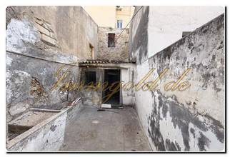 Thumbnail von Immogold Sicily In the city of Augusta, built by Swabians in the 13th century, located in the Syracuse region, a building awaiting complete renovation awaits you.