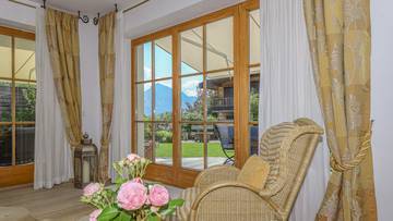 Thumbnail von High-quality corner terraced house in sunny prime quiet location